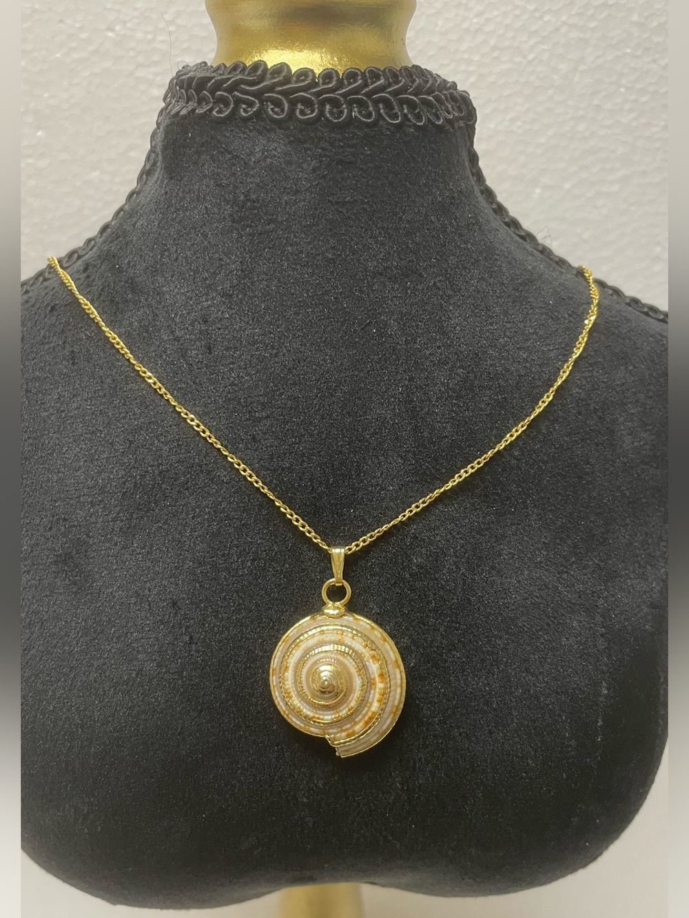 Sundial Shell Necklace Gold Tone Chain Marked Japan Spring Ring Closure 14”